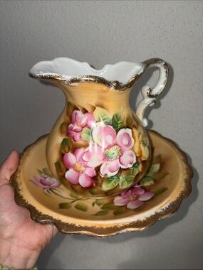 Lefton c2100 Hand-Painted Yellow Floral Pitcher and Basin Set